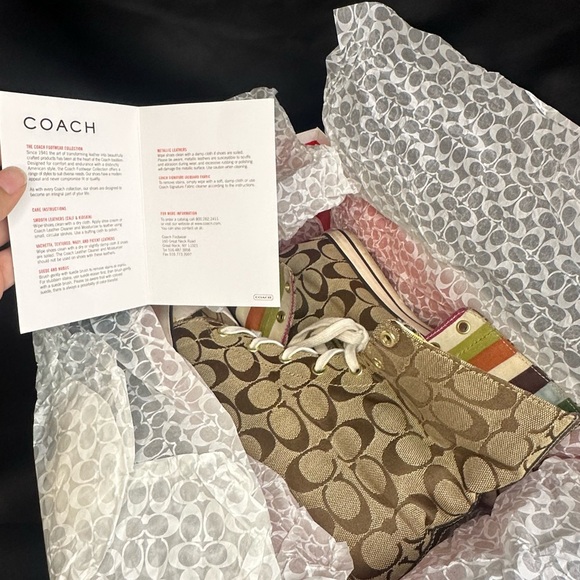 Coach Brown High-Top Sneakers with Signature Design - Picture 4 of 6